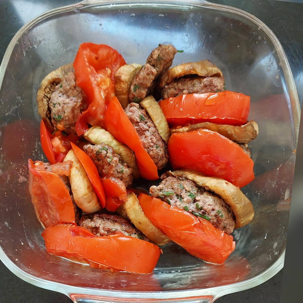 תבשיל בשר חציל ועגבניות