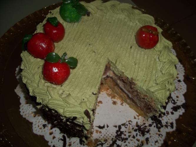 מלכת העוגות. עוגת שכבות מדהימה. עוגה נהדרת עם פיסטוקים אגוזים שקדים קלילה ואוורירית.
