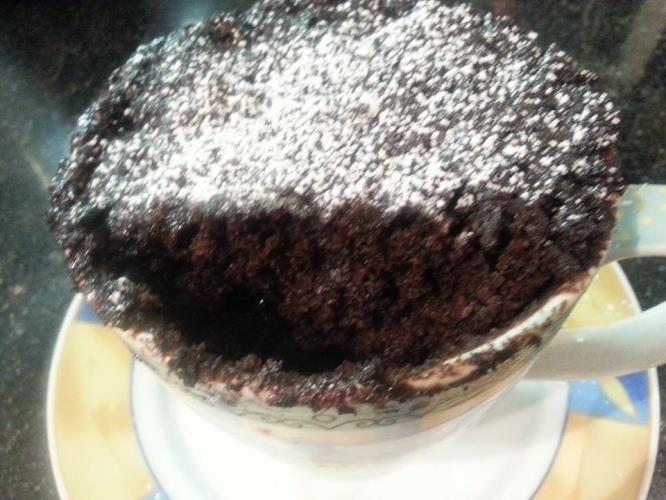 עוגת שוקולד אישית בספל במיקרו