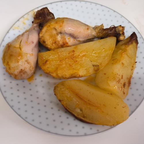 עוף ותפוחי אדמה בתנור