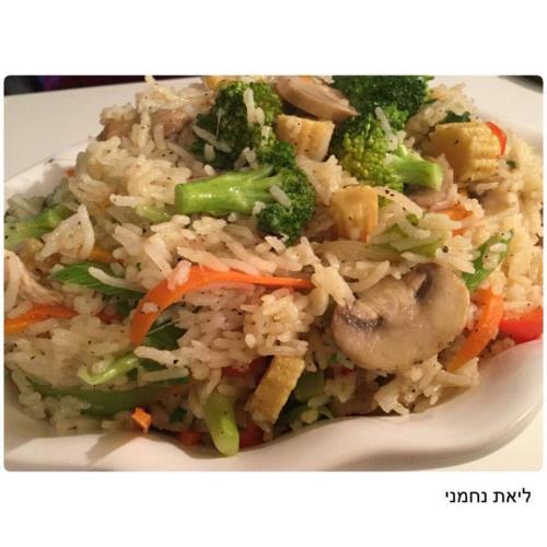 אורז מטוגן עם רצועות חזה עוף וירקות בנוסח סיני 😍😍