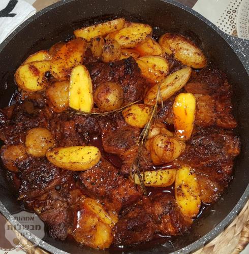 אסאדו בתנור עם בצלצלי שאלוט ותפוח אדמה