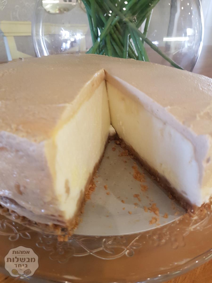 עוגת גבינה עם קרם קפוצ'ינו