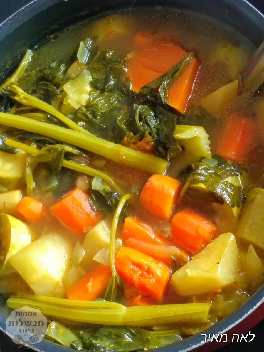 מרק ירקות חורפי עשיר בטעם ומלא ניחוחות של סבתא לאה 