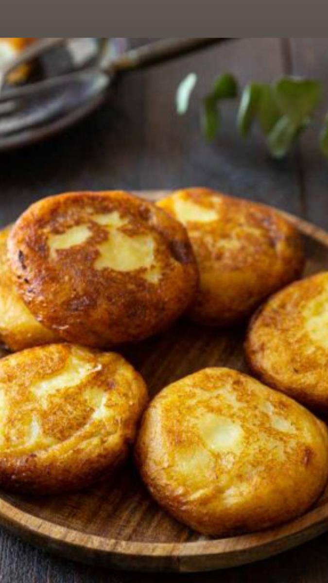 לביבות פירה בשני מרכיבים בלבד (תפוחי אדמה ובצל)