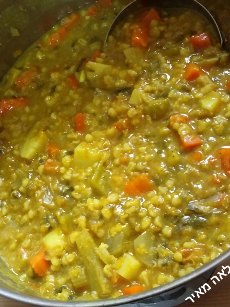 מרק ירקות עם גריסים ועדשים כתומות מהיר של סבתא לאה