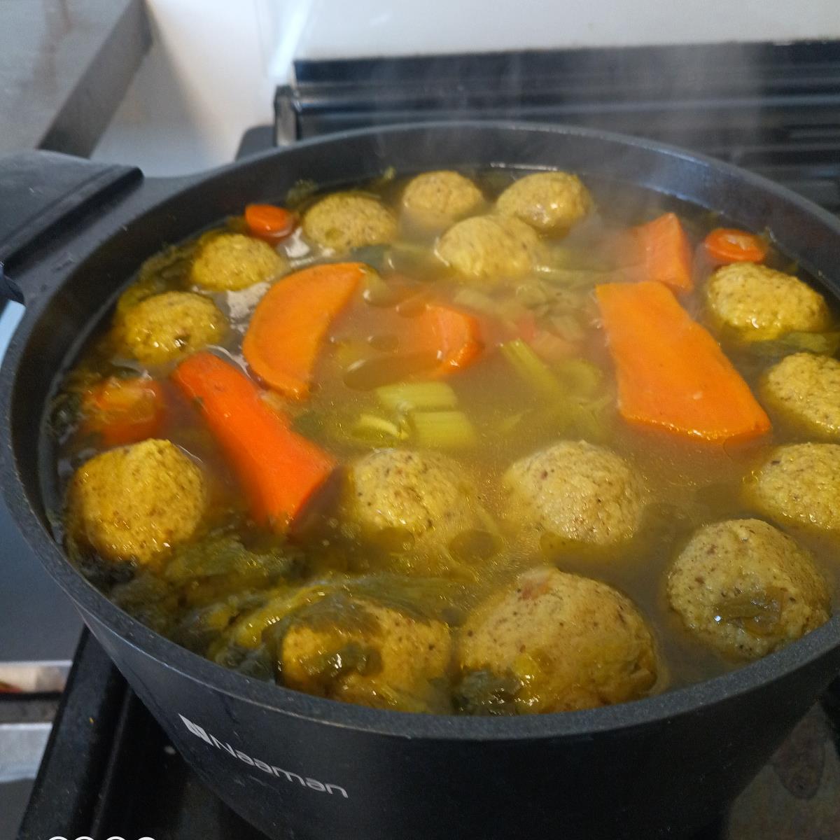 מרק תימני עם קניידלך 😉 פרוה 