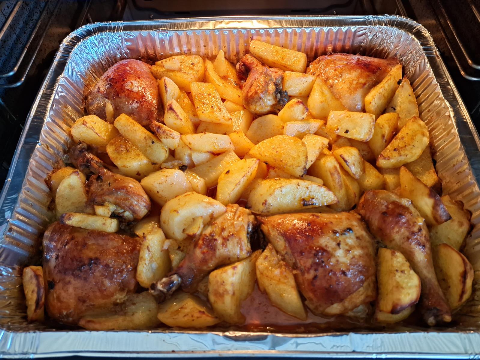 עוף ותפודים צלויים בתנור