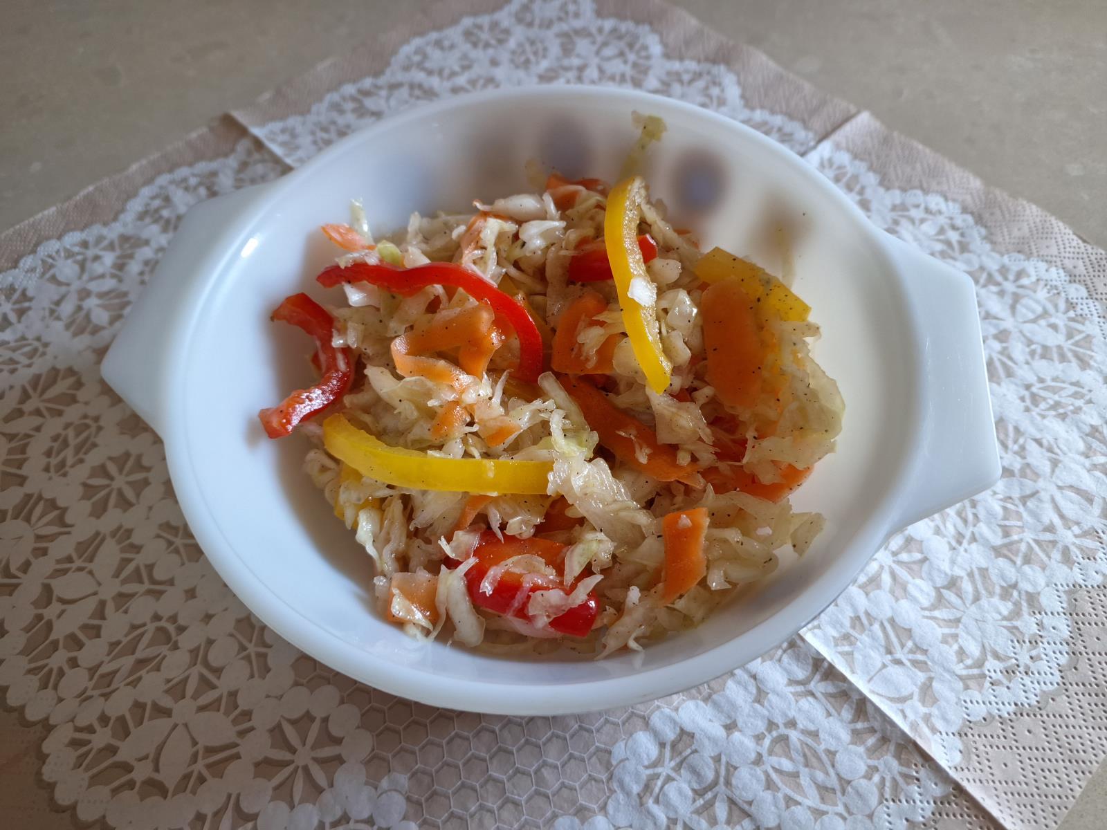 סלט כרוב מוחמץ