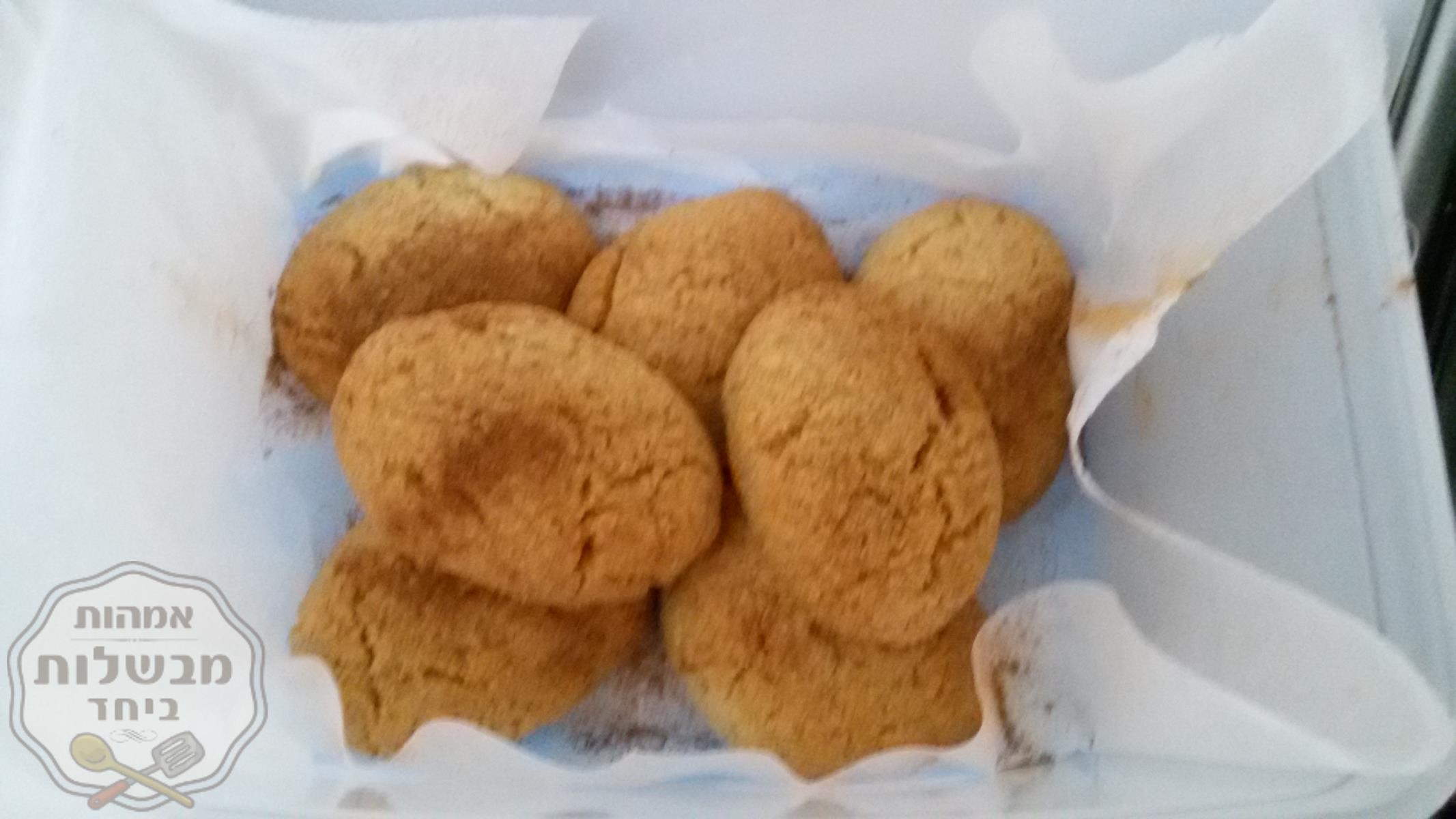 עוגיות סולת במילוי חמאת בוטנים ואגוזים