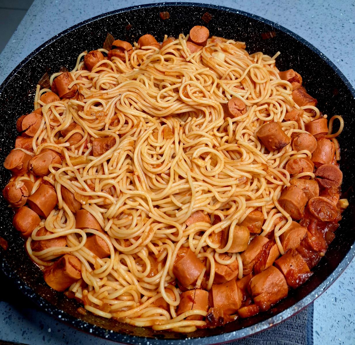 ספגטי עם נקנקיות