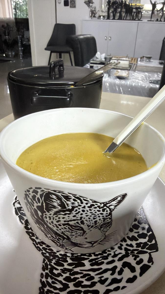 🥣 מרק אפונה 🫛 בטטה 🍠 וגזר 🥕עם שמנת וחמאה קטיפתי