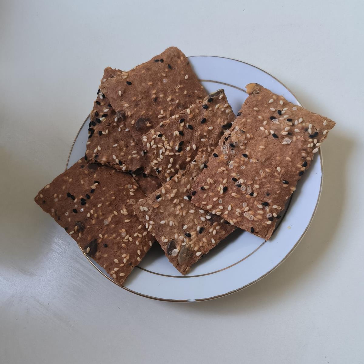 קרקרים כוסמין ושיבולת שועל