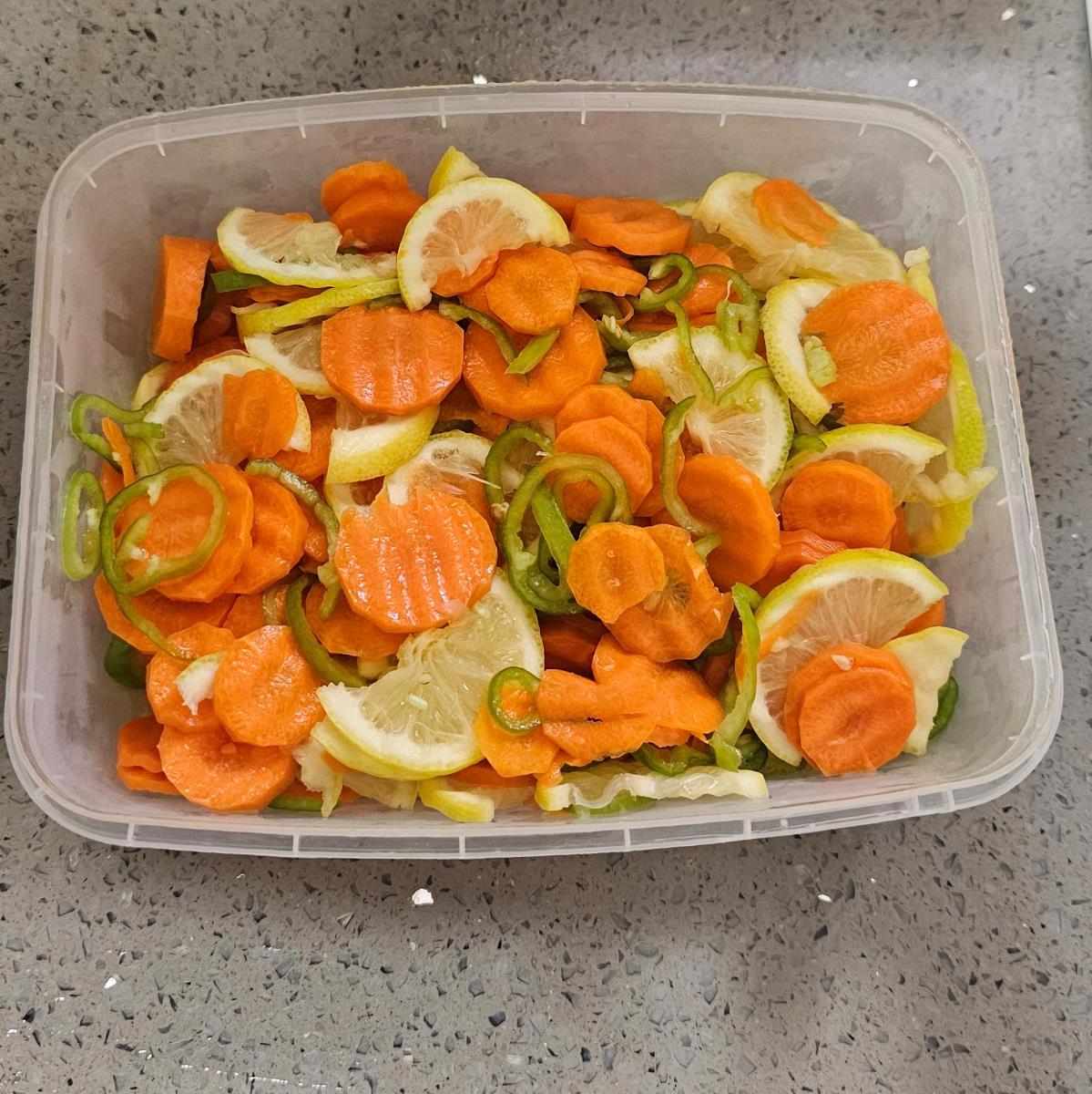 סלט גזר חריף עם לימון