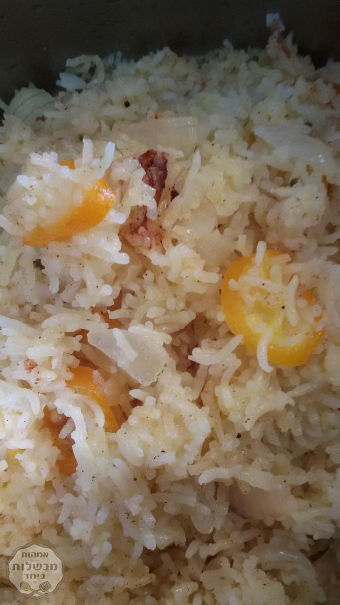 אורז עם מיץ תפוזים ותבלנים