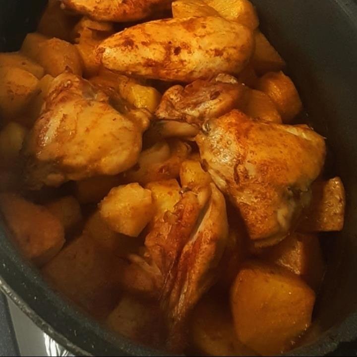 עוף ותפוחי אדמה אפויים בתנור