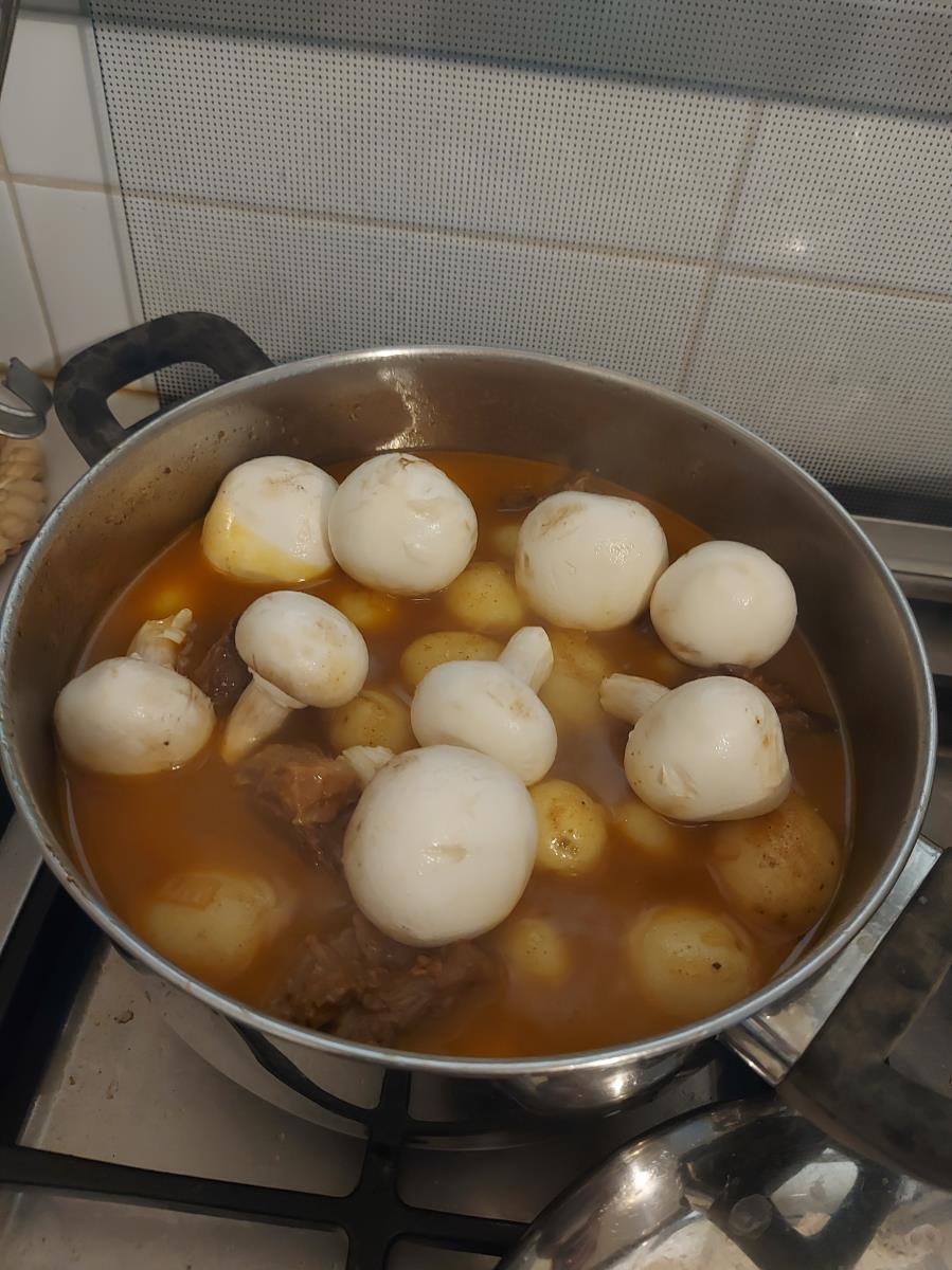 בקר לצד תפוח"א בייבי ושמפניון