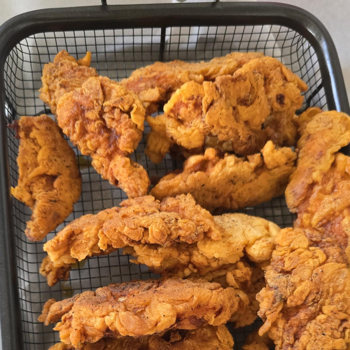 רצועות עוף קריספיות בסגנון KFC 