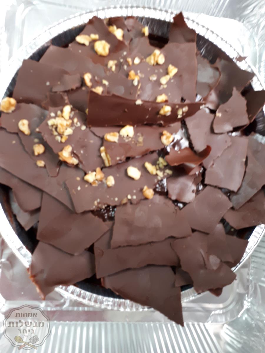 עוגת שוקולדה עם ציפוי שוקולד קראנץ