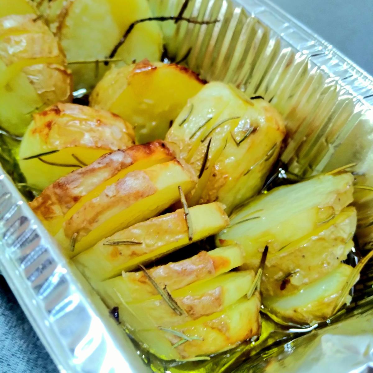 מניפות תפוחי אדמה בטיבול רוזמרין