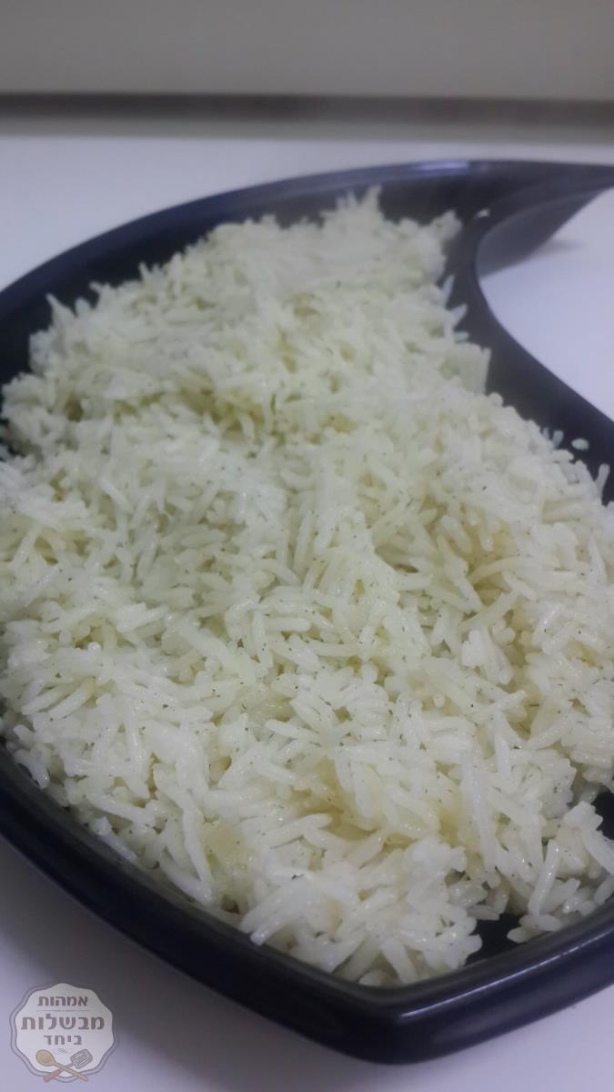 אורז עם קוביות עשבי טיבול