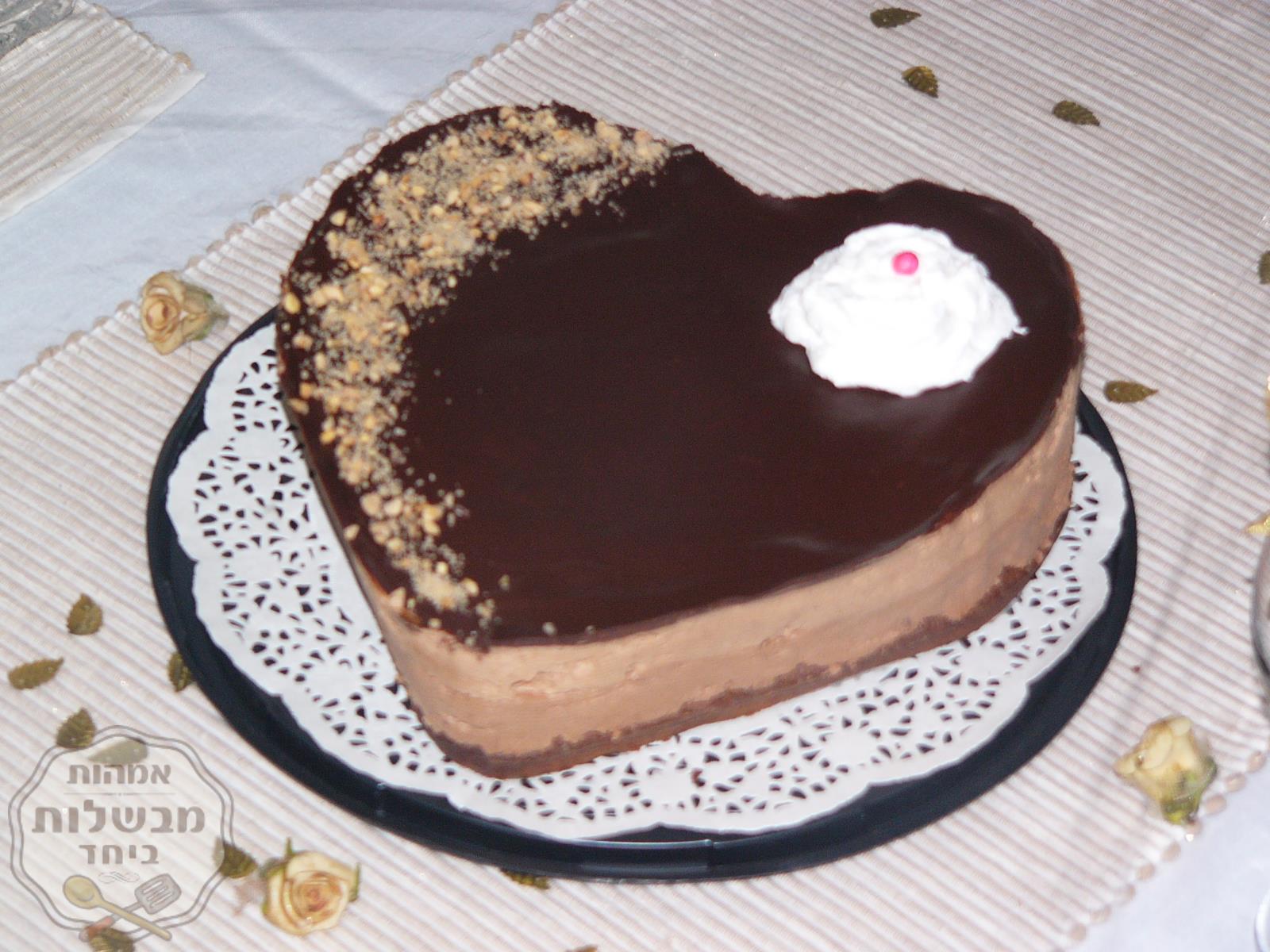 עוגת מוס שוקולד ומוס נוגט על בסיס עוגת שוקולד:)