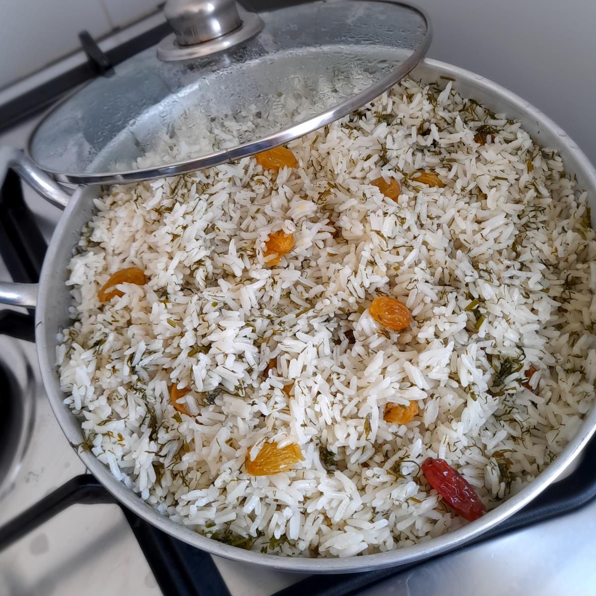 אורז עשיר בצימוקים ושמיר
