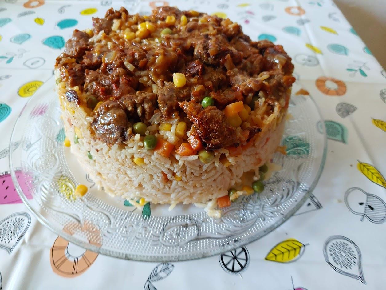 עוגת אורז עם בשר