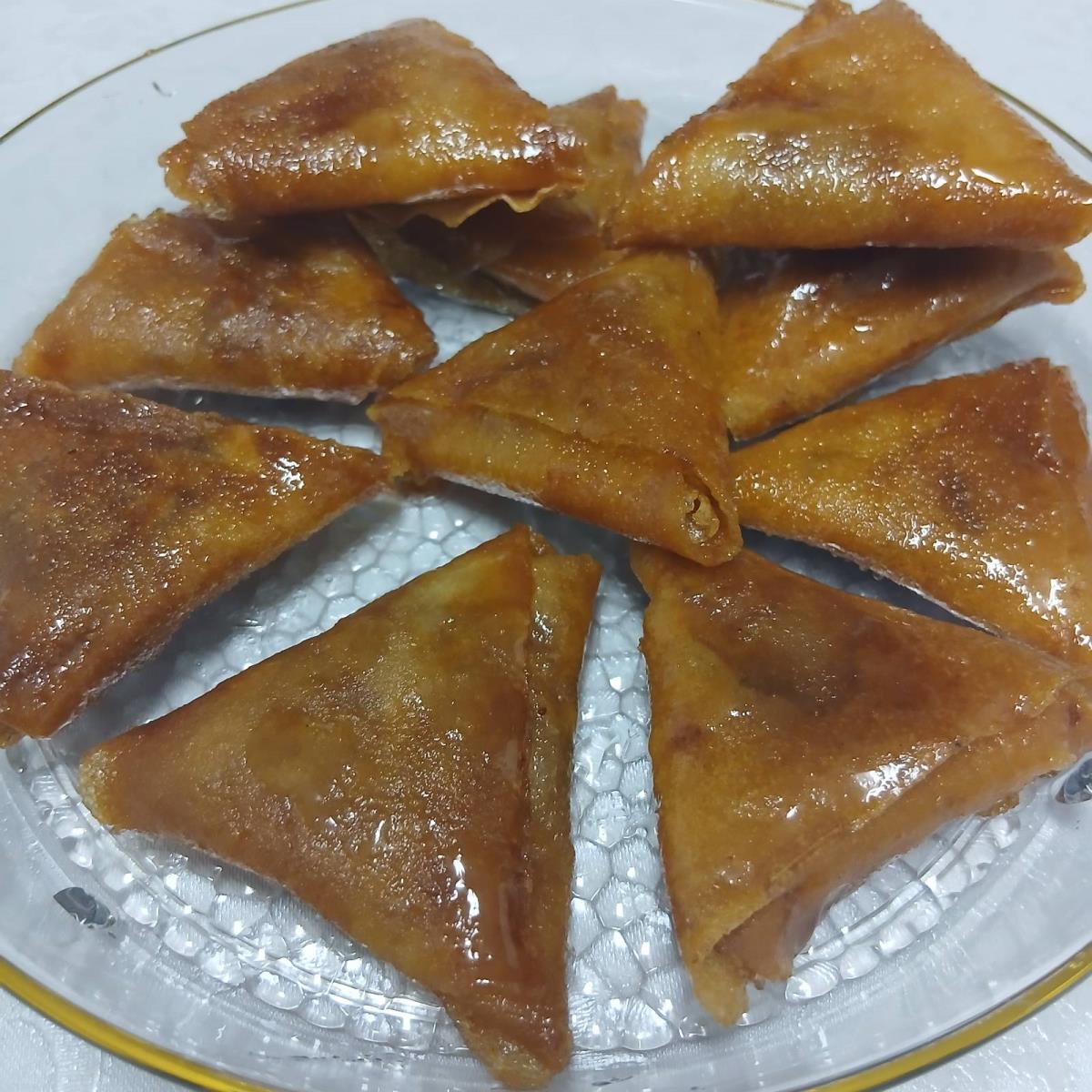 פסטלים במלית אגוזים, שקדים קלויים ופיסטוקים.