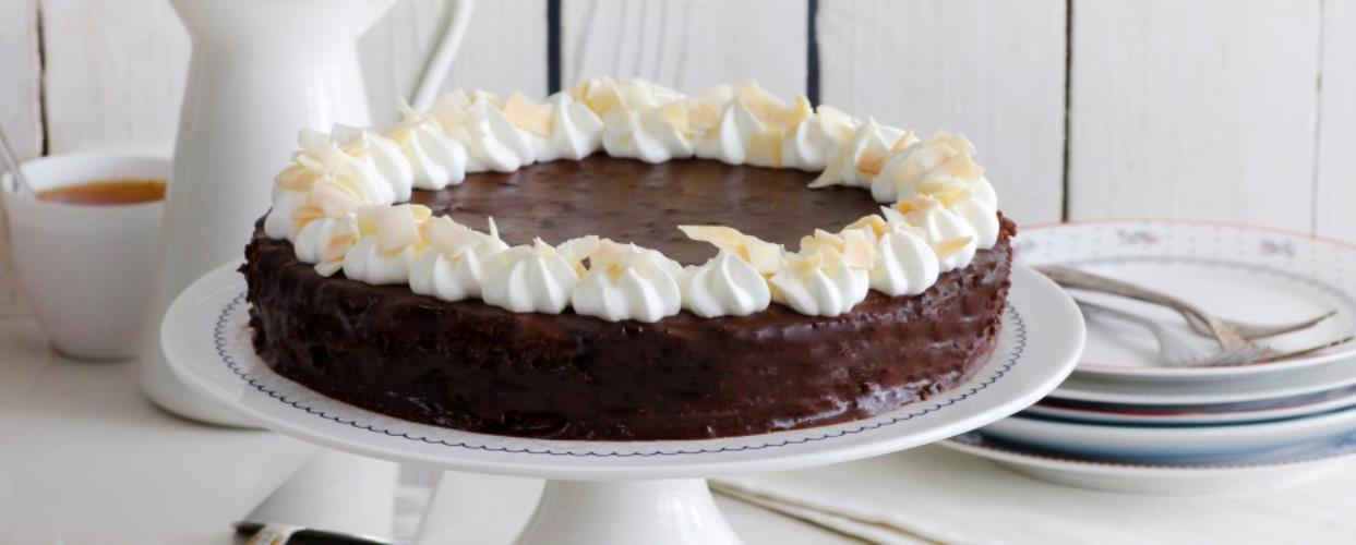 עוגת שוקולד פאדג’ עם קוקוס