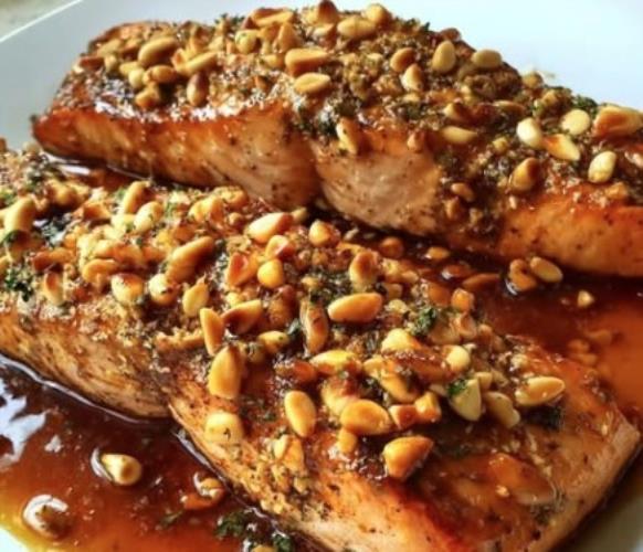 סלמון בתנור בציפוי קשיו וצנובר