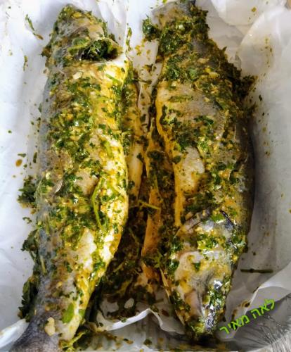 דגים שלמים אפויים בתנור עם עשבי תיבול הכי טעים שיש והכי קל שיש של סבתא לאה