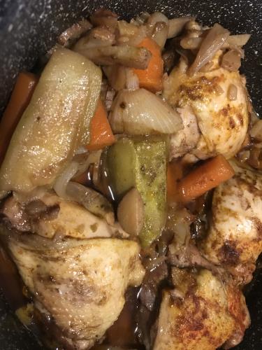 עוף עם ירקות בסיר 