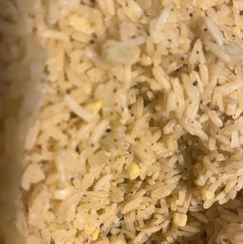 אורז בסמטי עם גרגרי תירס טריים ועשבי תיבול 
