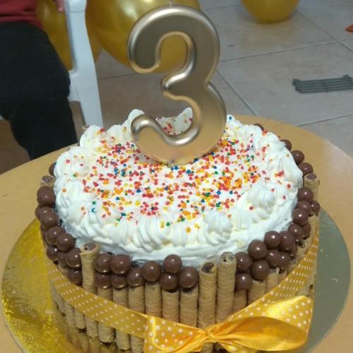 עוגת טורט שוקולד- מתאימה במיוחד לעוגות יום הולדת