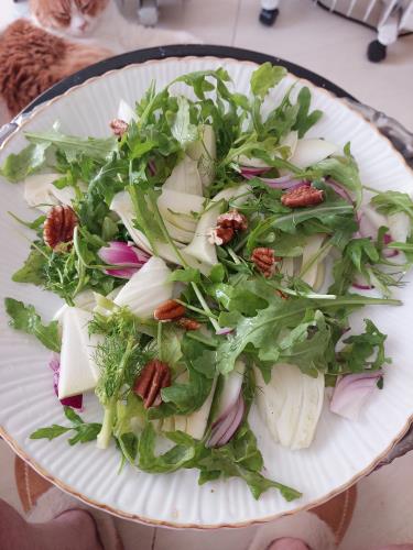 סלט סלט שומר קולורבי הכי בריא שישבריאות