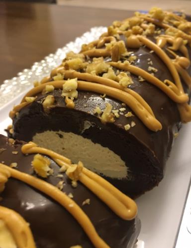 עוגת שוקולד קפוצ’ינו עם נגיעות חמאת בוטנים-דורית כהן
