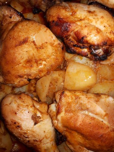 עוף עם תפוחי אדמה בתנור