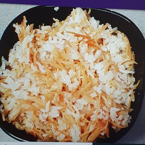 אורז עם איטריות ובצל מטוגן