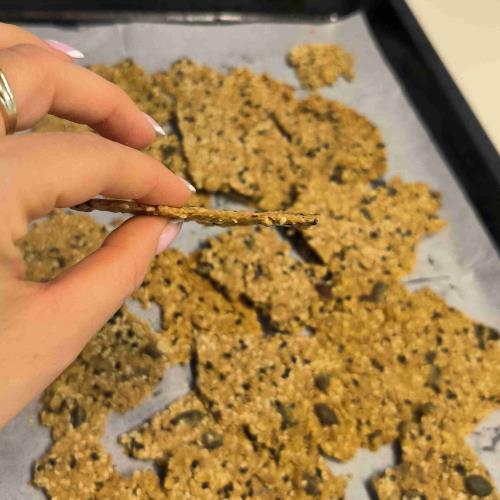 קרקרים קריספיים - קוואקר, קמח חומוס וגרעינים