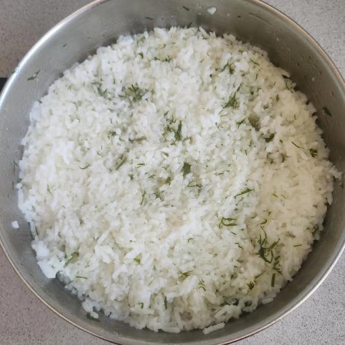 אורז לבן בנגיעות שמיר