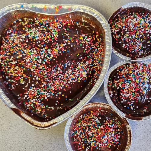 עוגת לב/מאפינס שוקולד
בציפוי גנאש וסוכריות