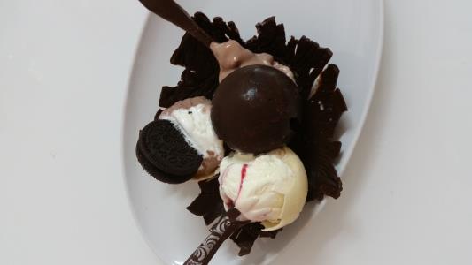 גלידה ושוקולד -ממש מתוק😘🍭🌰