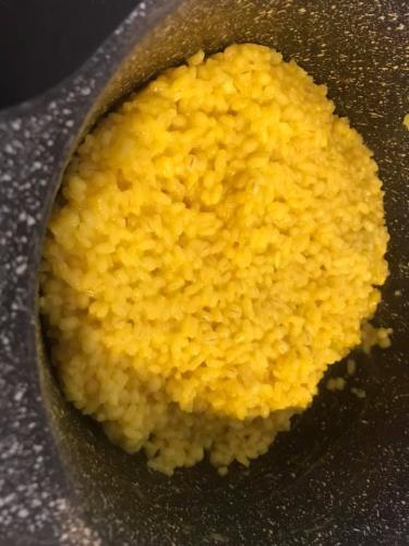 אורז צהוב עם גריסי פנינה