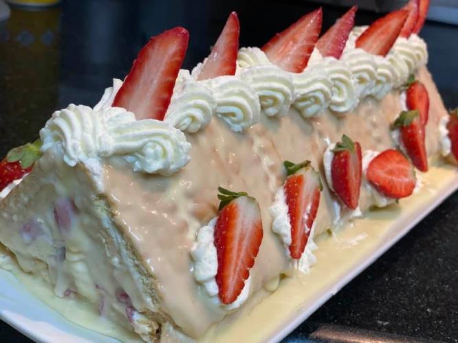עוגת ביסקוויטים פירמידה קצפת תותים - נורית ג.
