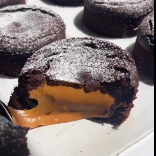 סופלה שוקולד ממולא לטוס