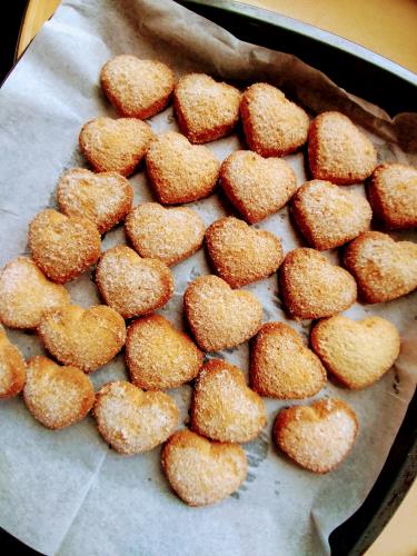 עוגיות אהבה - לבבות חמאה מתוקות של סבתא לאה