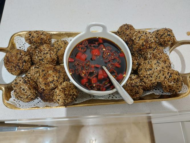 כדורי פרגית מצופות בשומשום וקצח