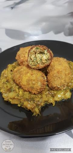 קבבונים במילוי טחינה ירוקה וחריפה מוגם על רוטב סלרי