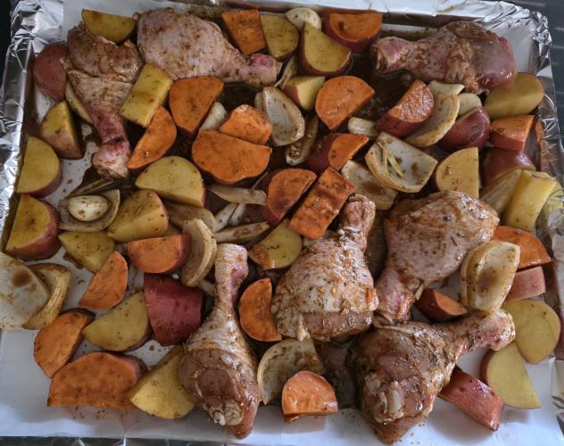 עוף עם תפוחי אדמה ובטטות